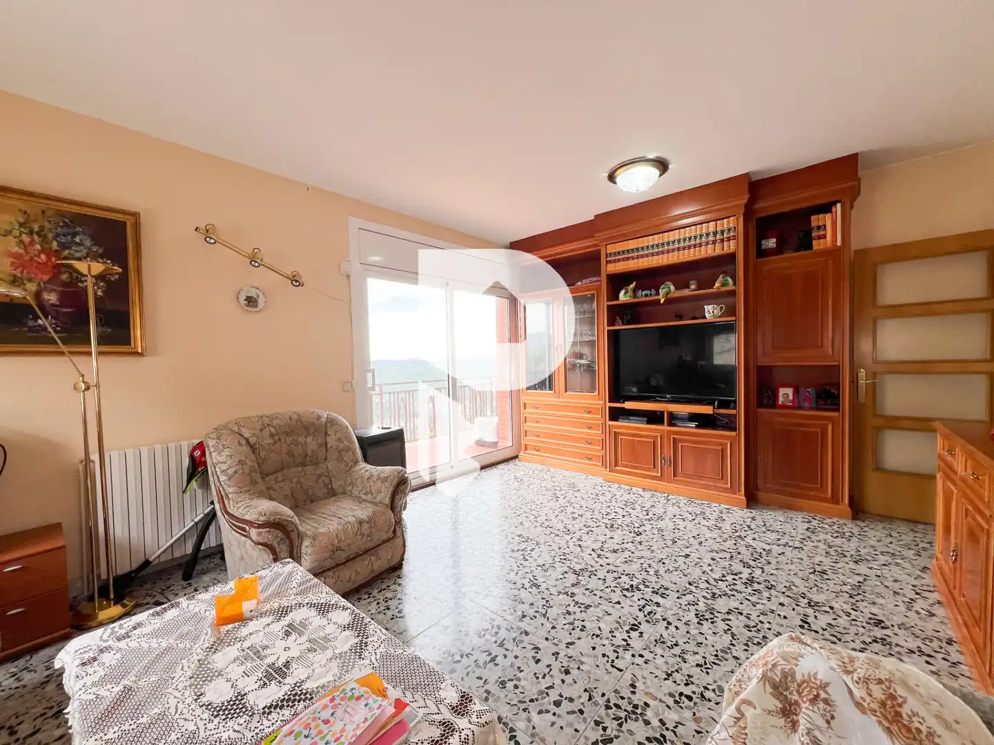 Sala d'estar de Casa o xalet en venda en Torrelles de Llobregat amb Aire condicionat, Calefacció i Jardí privat