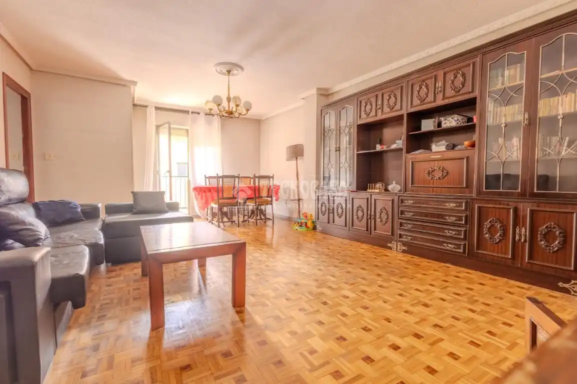 Sala de estar de Piso en venta en Salamanca con Calefacción, Terraza y Balcón