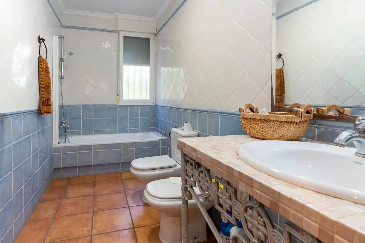 Bany de Casa o xalet en venda en Elche / Elx amb Calefacció, Terrassa i Traster