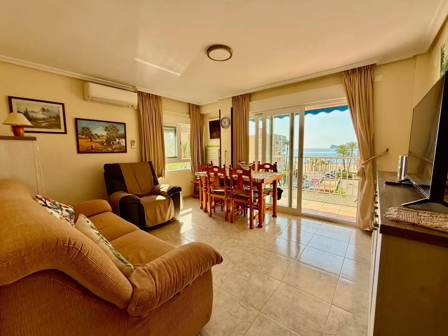 Sala d'estar de Apartament en venda en Benidorm amb Aire condicionat, Terrassa i Moblat