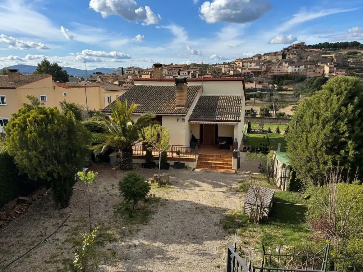 Villa con giardino in vendita a Plaça de Sant Sebastià 26