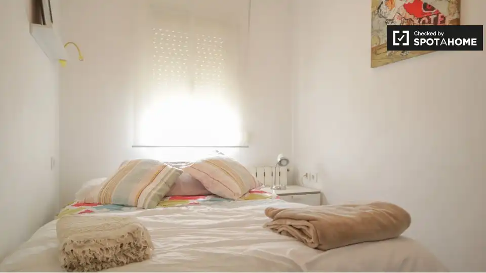 Bedroom of Flat for rent in Madrid  with Air Conditioner, Heating and Furnished