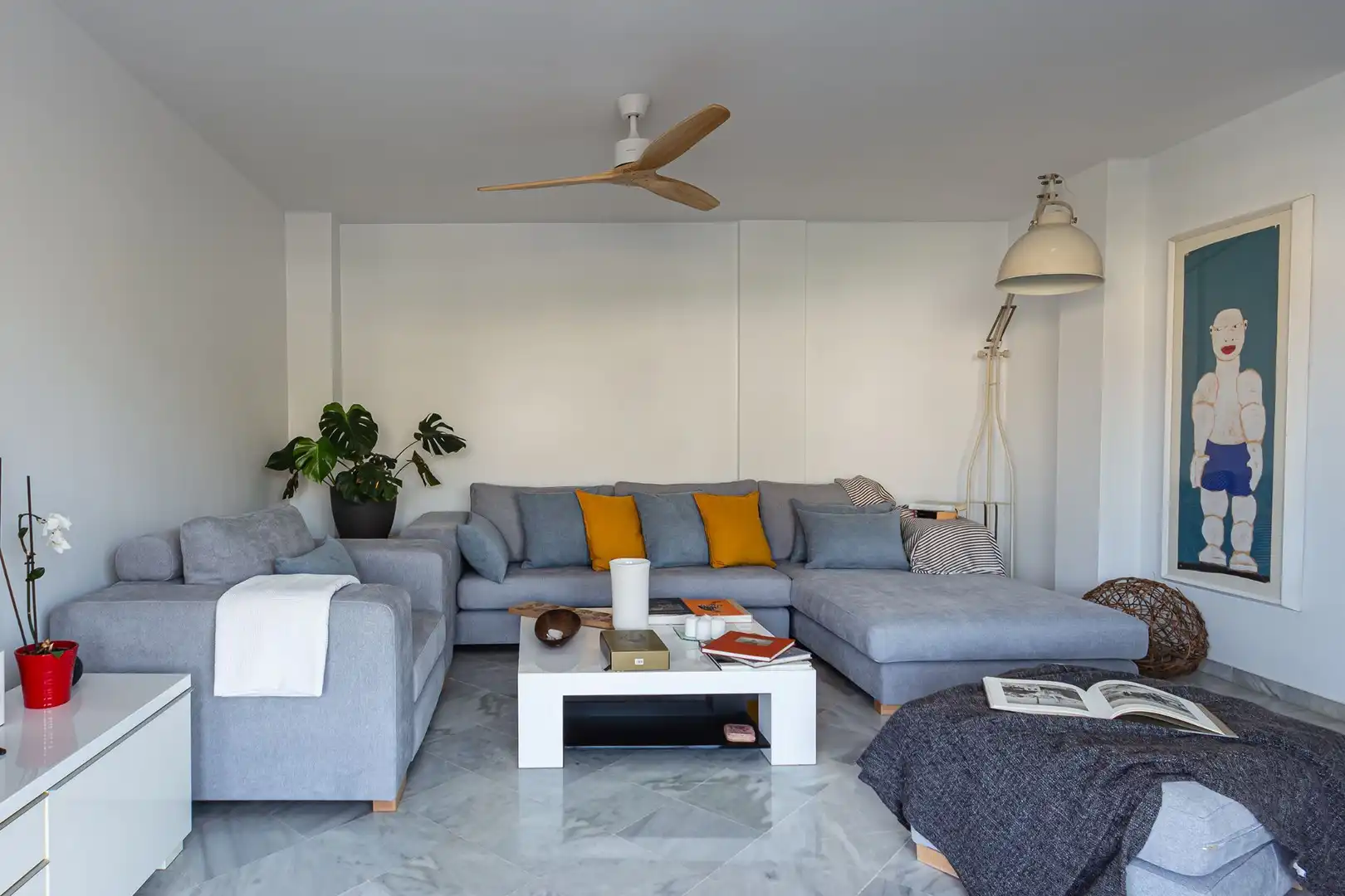 Sala de estar de Ático de alquiler en Almuñécar con Aire acondicionado, Terraza y Amueblado