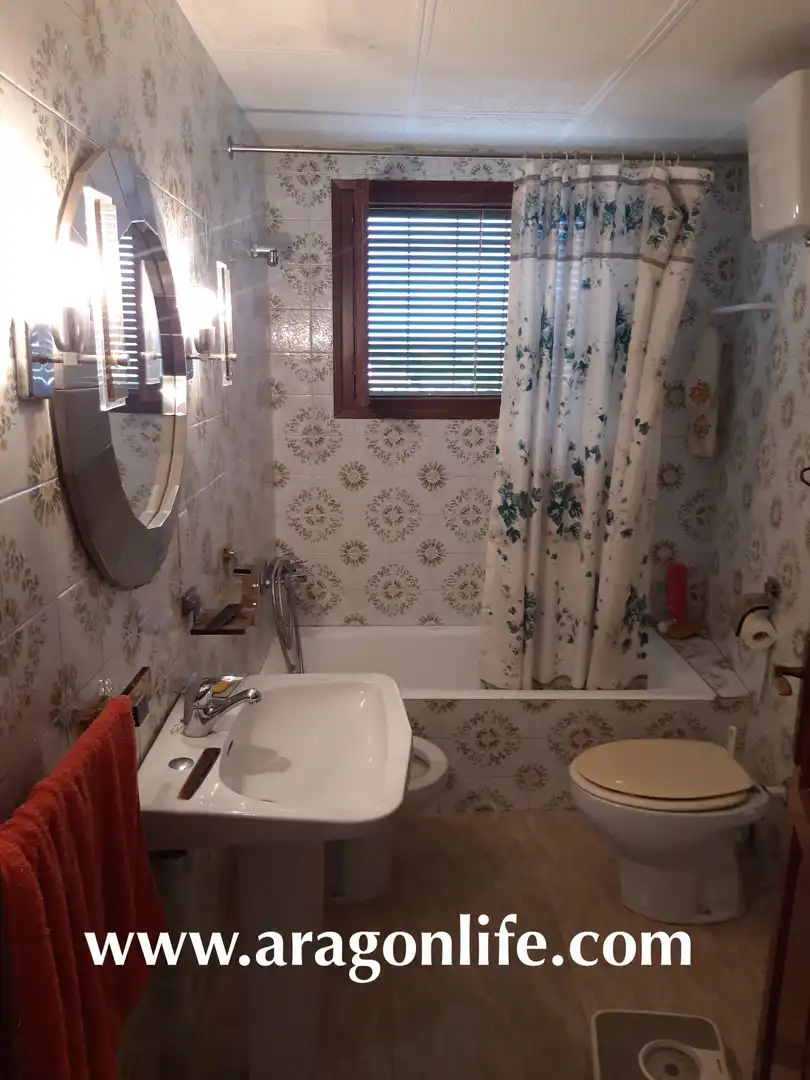 Bathroom of Houses for sale in Maella  with Furnished, Oven and Washing machine