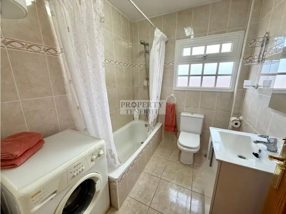 Vista exterior de Casa o chalet en venta en Arona con Terraza, Piscina y Amueblado