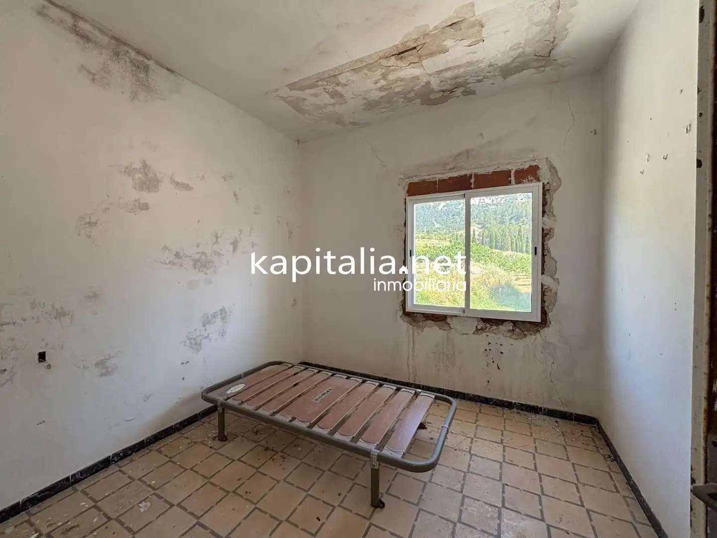 Dormitori de Finca rústica en venda en Quatretondeta amb Jardí privat