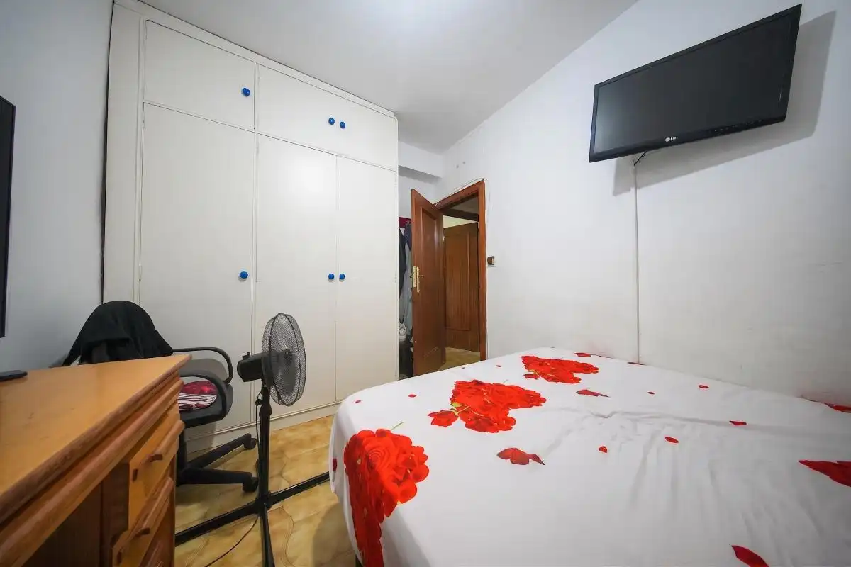 Dormitori de Pis en venda en Madrid amb Calefacció, Terrassa i Moblat