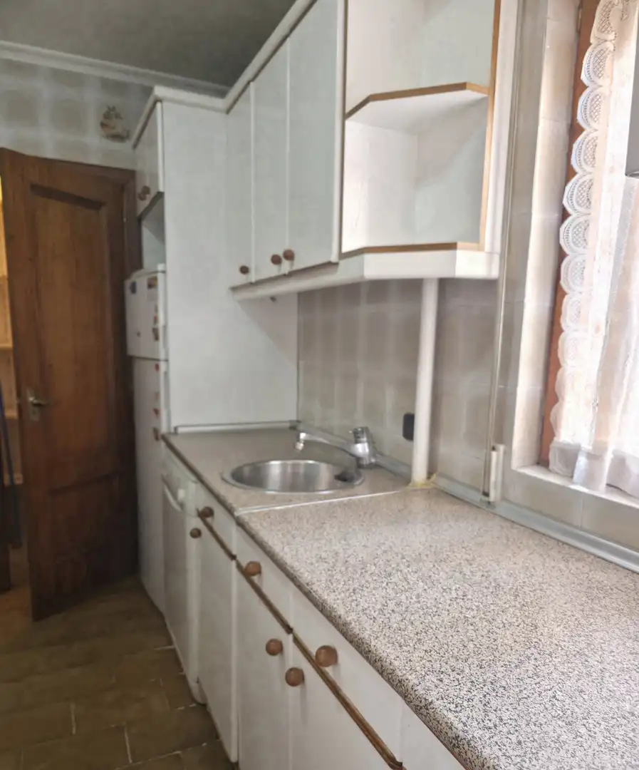 Cuina de Pis en venda en Aguilar de Campoo amb Calefacció, Parquet i Traster