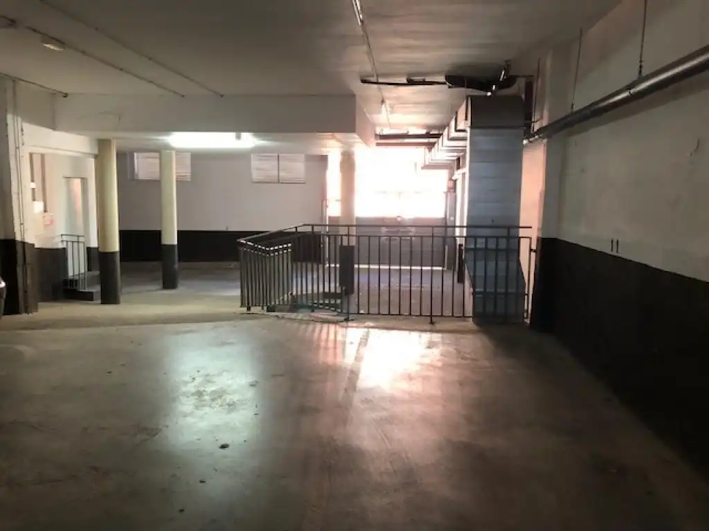 Parking with lift for sale in c/ guifre el pelos, imagen 7