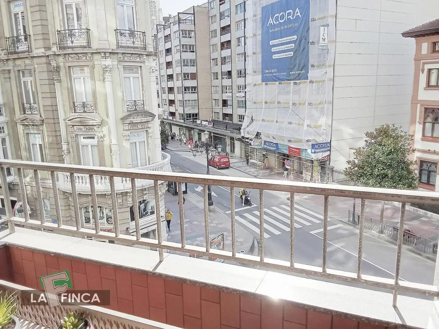 Vista exterior de Oficina de lloguer en Oviedo  amb Calefacció i Terrassa