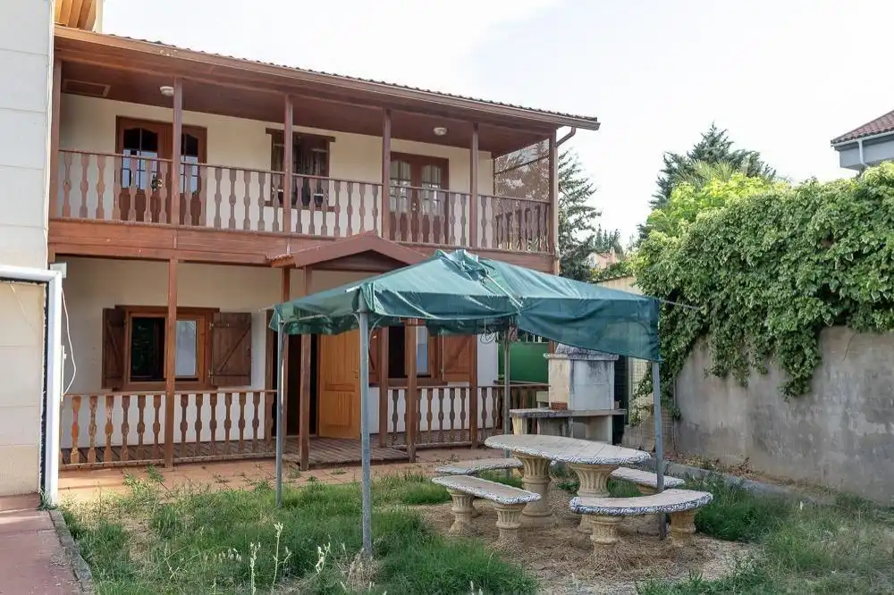 Vista exterior de Casa o chalet en venta en Cáceres con Calefacción, Jardín privado y Terraza