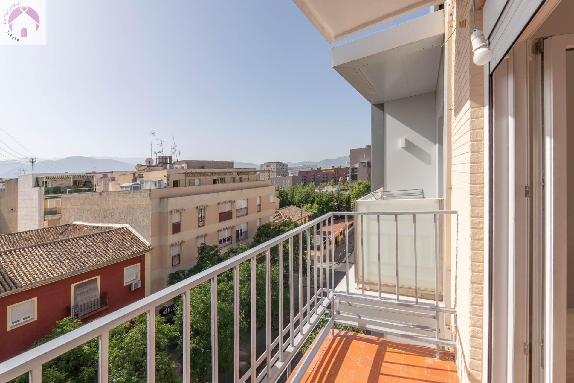 Exterior view of Flat for sale in  Granada Capital  with Terrace, Balcony and Alarm