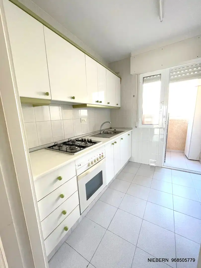 Küche von Wohnung zum Verkauf in La Manga del Mar Menor mit Klimaanlage, Parkett und Terrasse