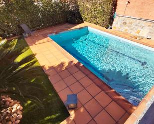 Piscina de Casa adosada en venda en Cerdanyola del Vallès amb Aire condicionat, Terrassa i Piscina