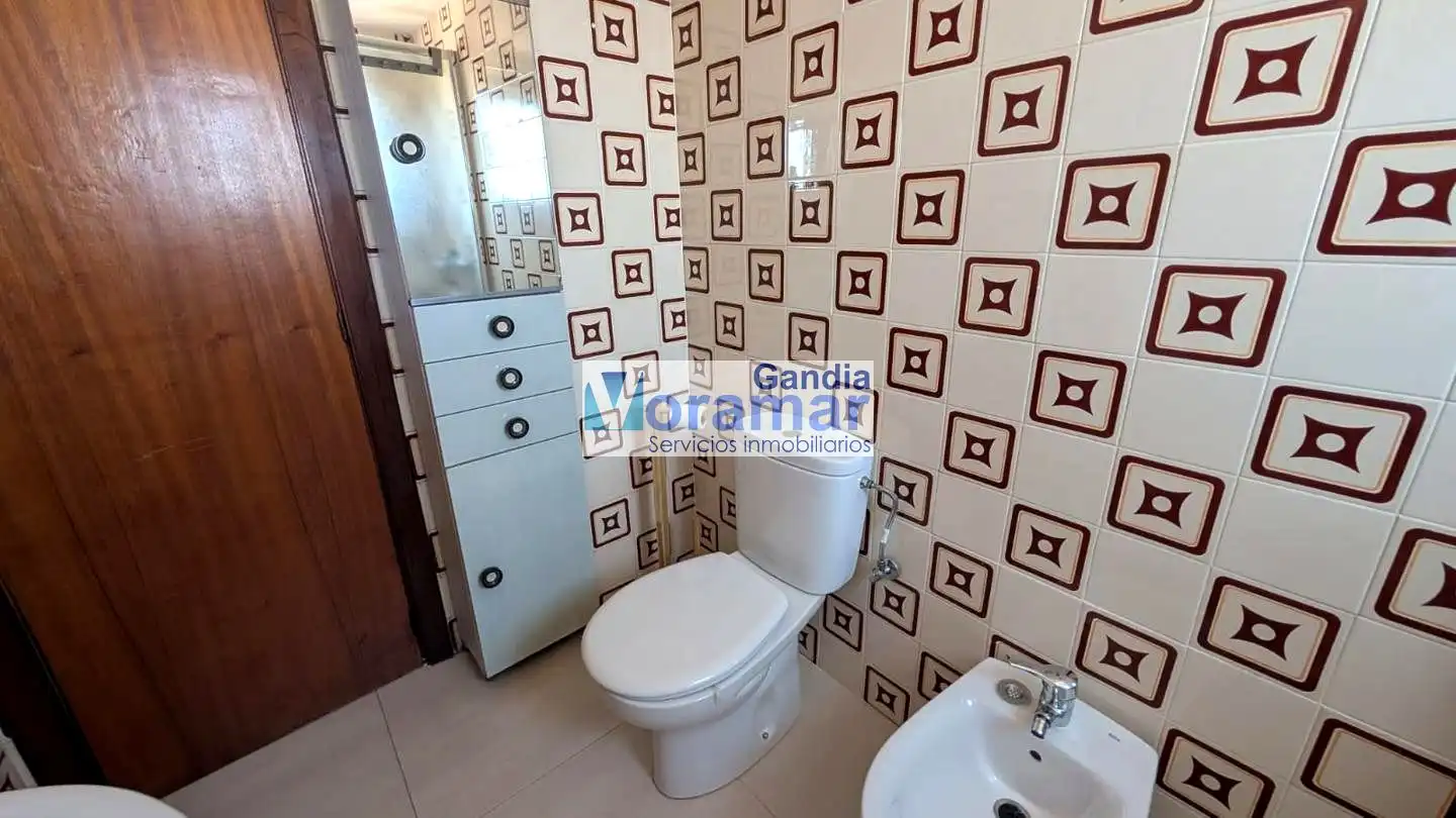 Baño de Apartamento de alquiler en Gandia con Aire acondicionado y Amueblado