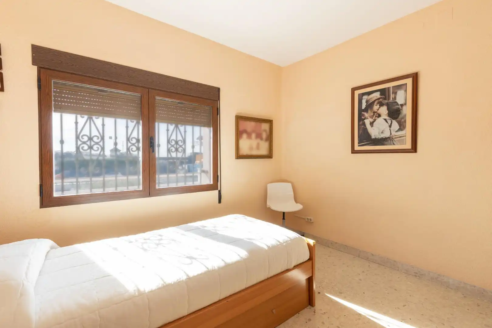 Habitación de Casa o chalet en venta en Granada con Calefacción, Jardín privado y Piscina