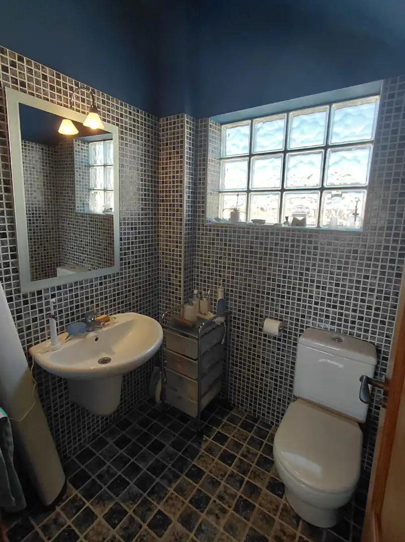 Baño de Casa o chalet en venta en Oleiros con Calefacción, Jardín privado y Parquet