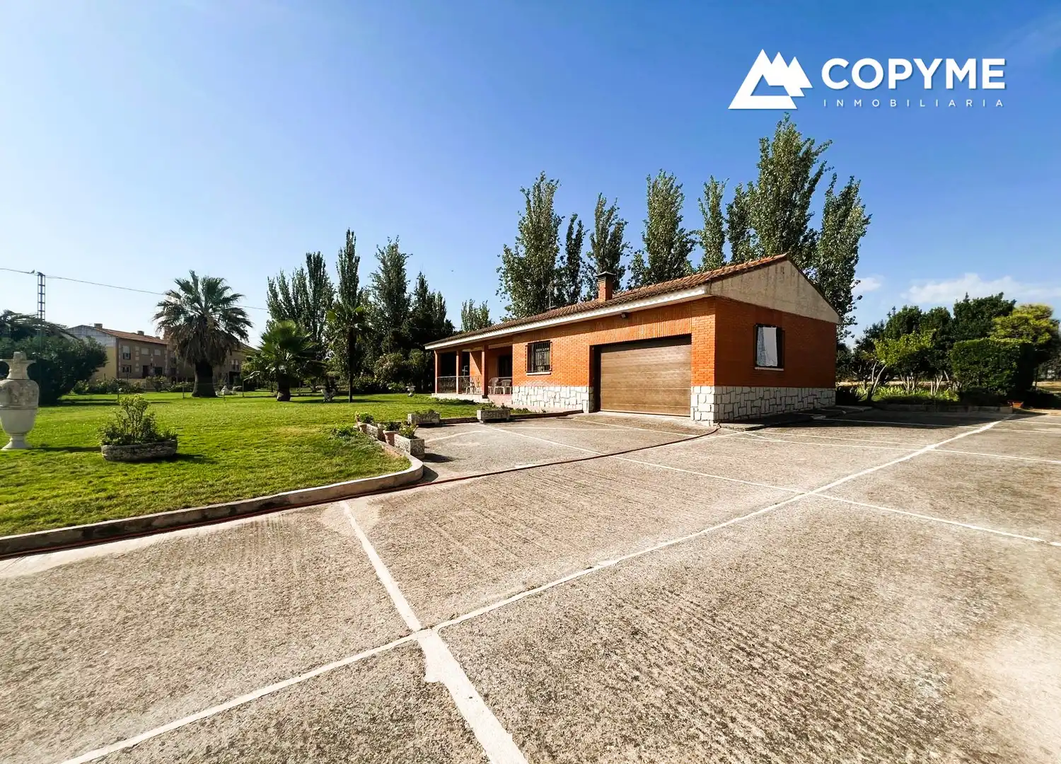 Vista exterior de Casa o chalet en venta en Novés con Calefacción, Jardín privado y Parquet