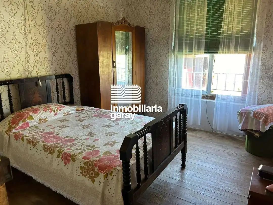 Dormitori de Casa o xalet en venda en Alfoz de Santa Gadea amb Calefacció, Jardí privat i Moblat
