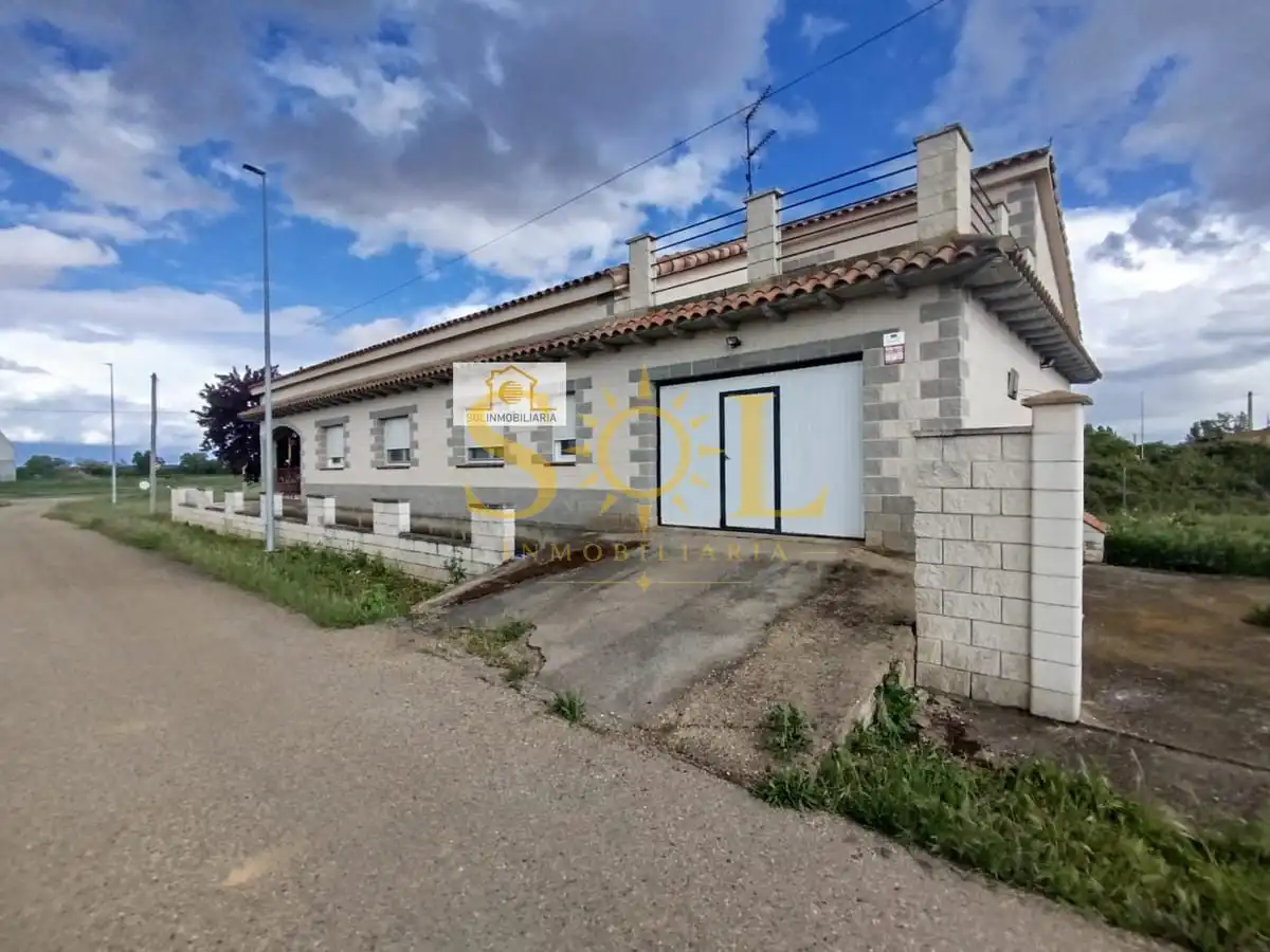 Vista exterior de Casa o chalet en venta en Quintana del Marco con Calefacción y Parquet