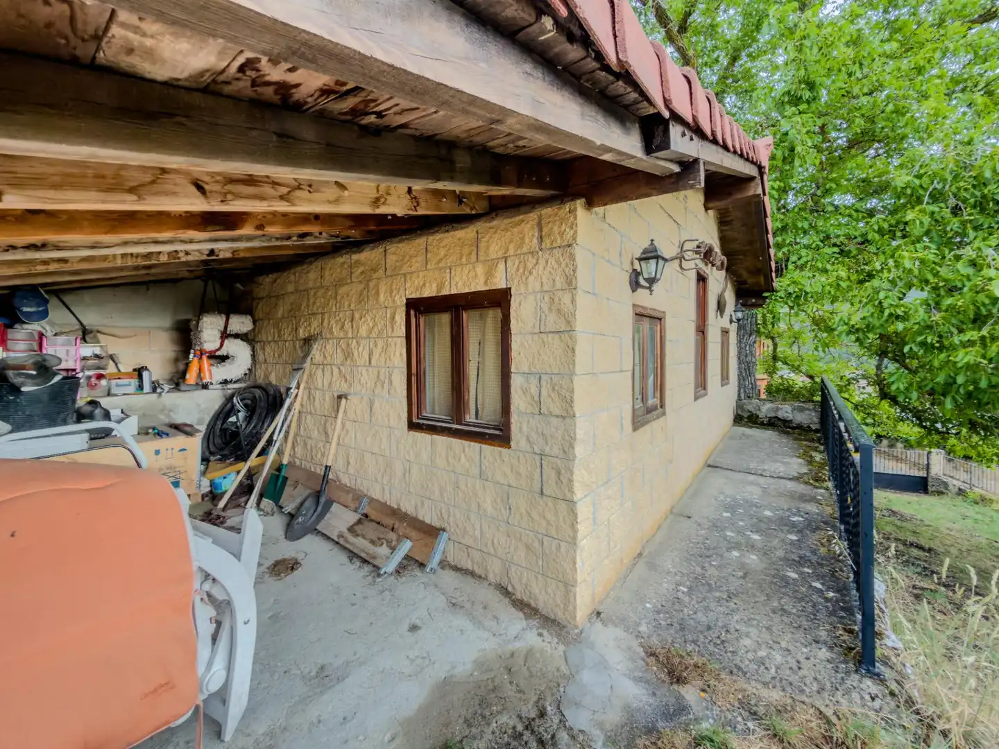 Vista exterior de Casa adosada en venta en Merindad de Valdeporres con Calefacción