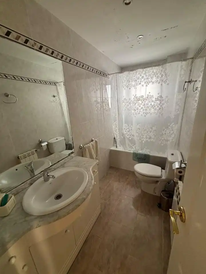 Bathroom of Flat for sale in Zaragoza  with Air Conditioner, Heating and Terrace