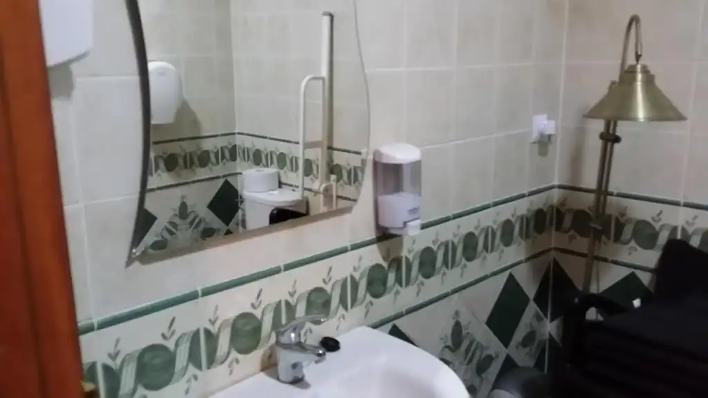 Bany de Local de lloguer en Mojácar amb Aire condicionat, Terrassa i Moblat