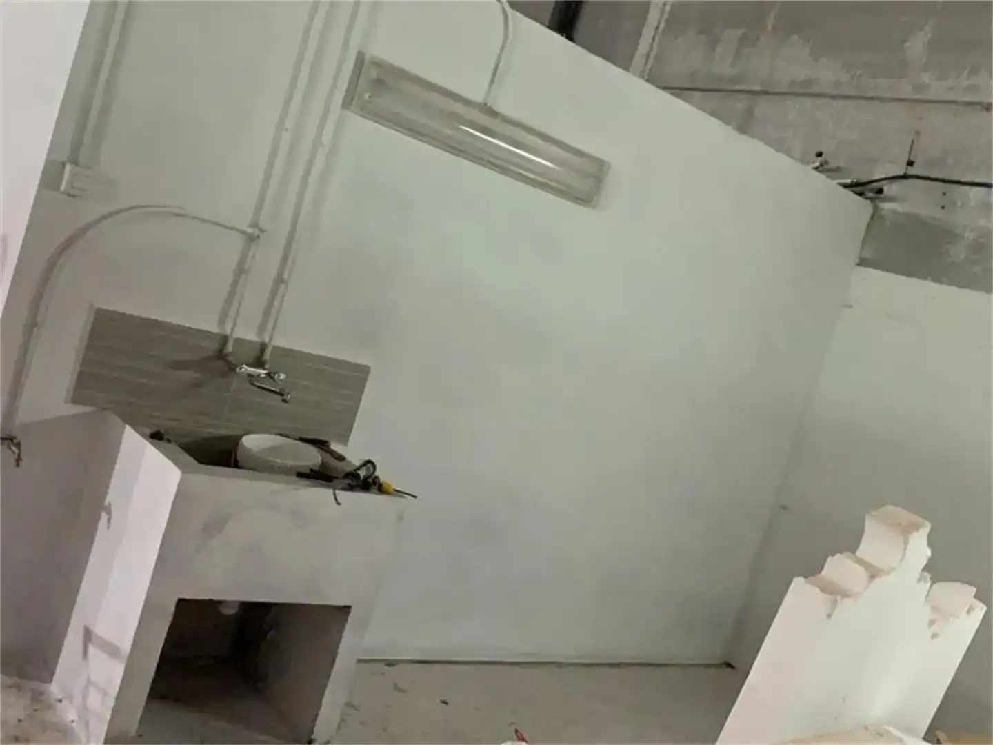 Badezimmer von Fabrikhallen zur Miete in Massalavés