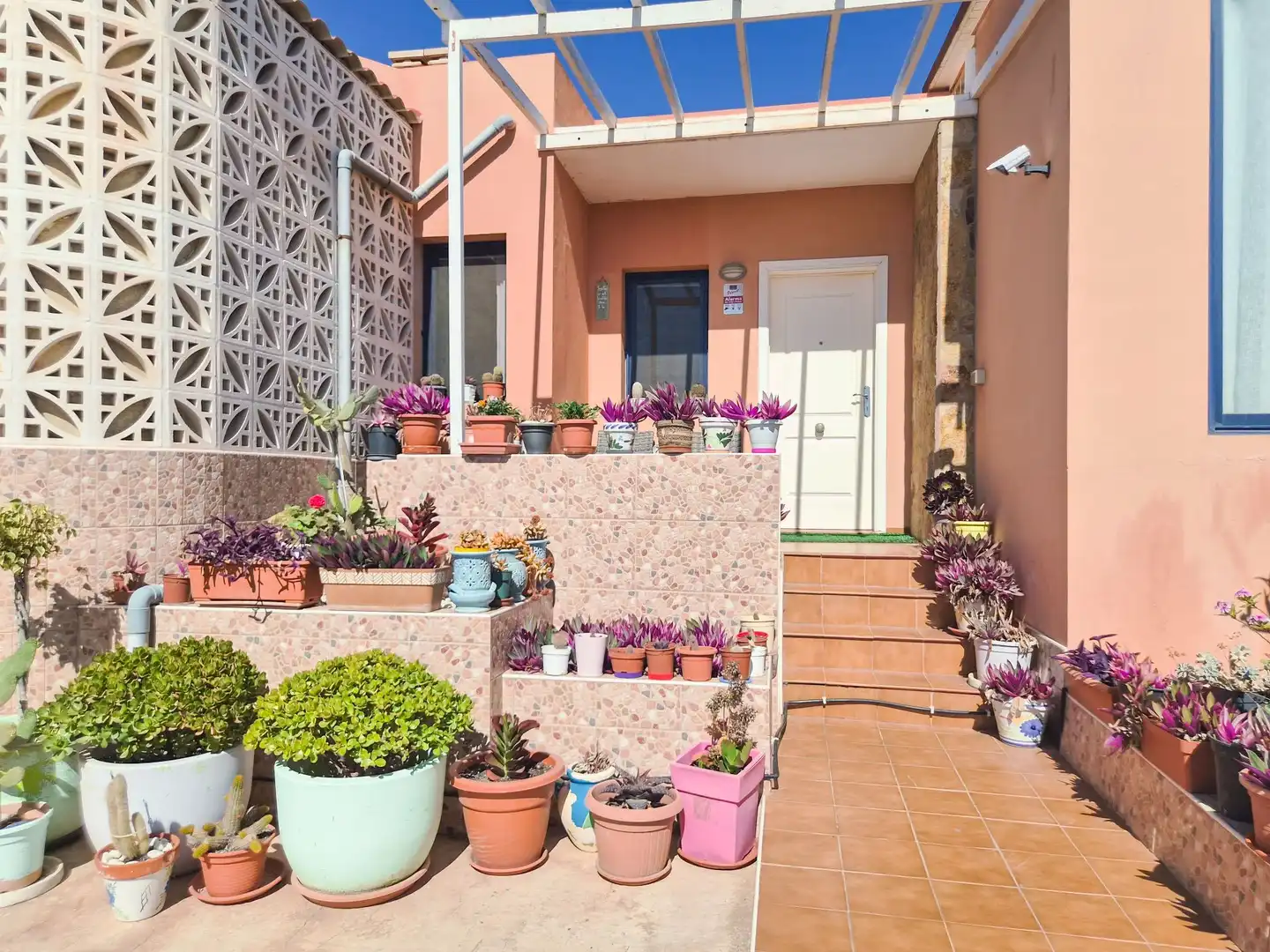 Terrasse von Einfamilien-Reihenhaus zum Verkauf in Antigua