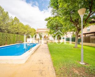 Jardí de Casa adosada en venda en Paterna amb Aire condicionat, Calefacció i Jardí privat