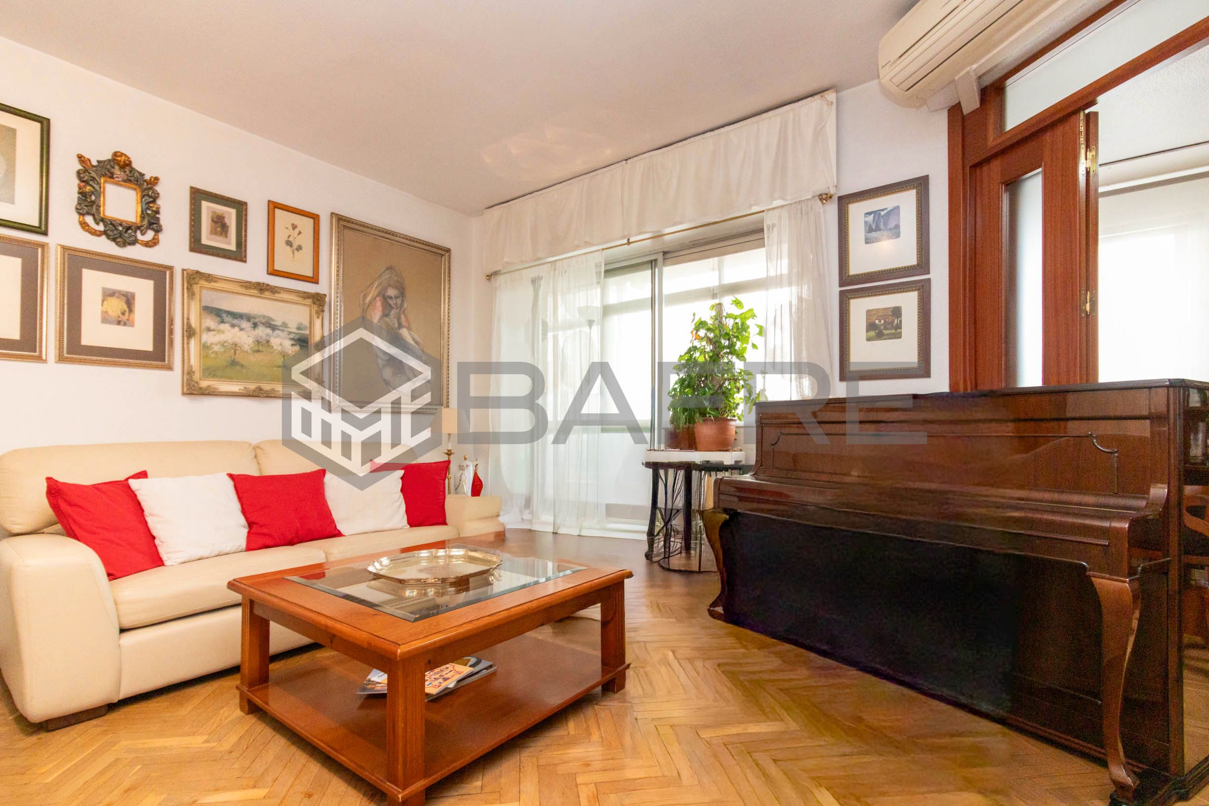Flat for sale in Calle de Sirio, Estrella, Retiro