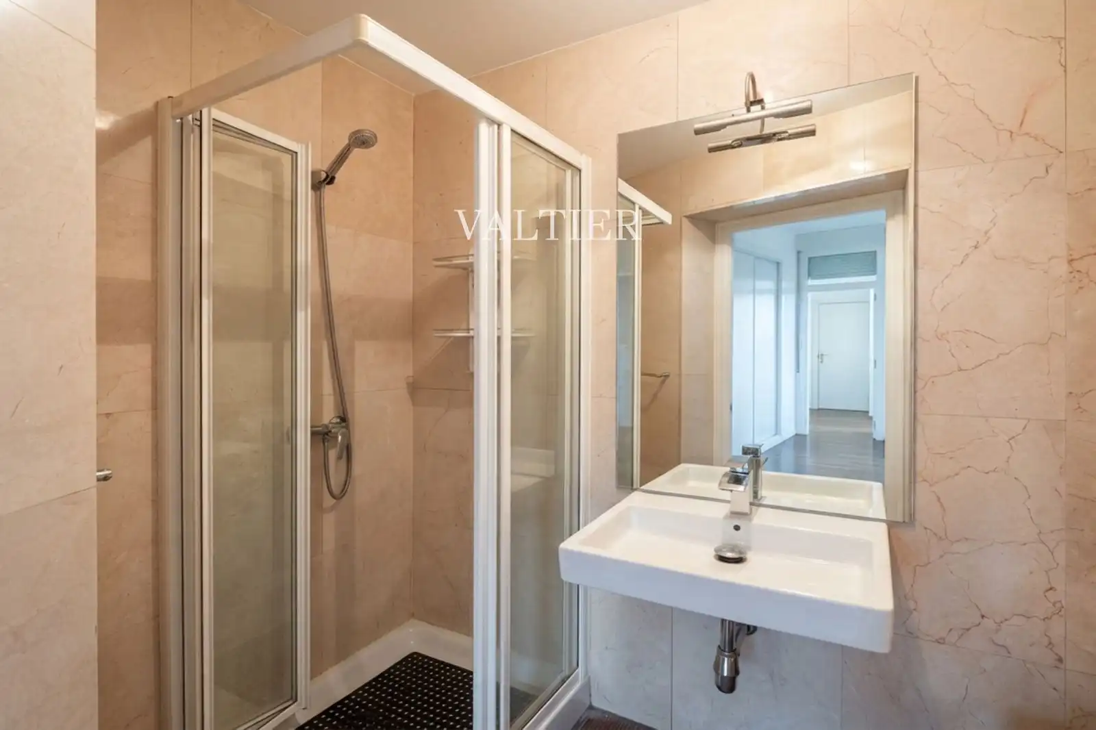 Bathroom of Flat for rent in Madrid  with Air Conditioner, Terrace and Furnished