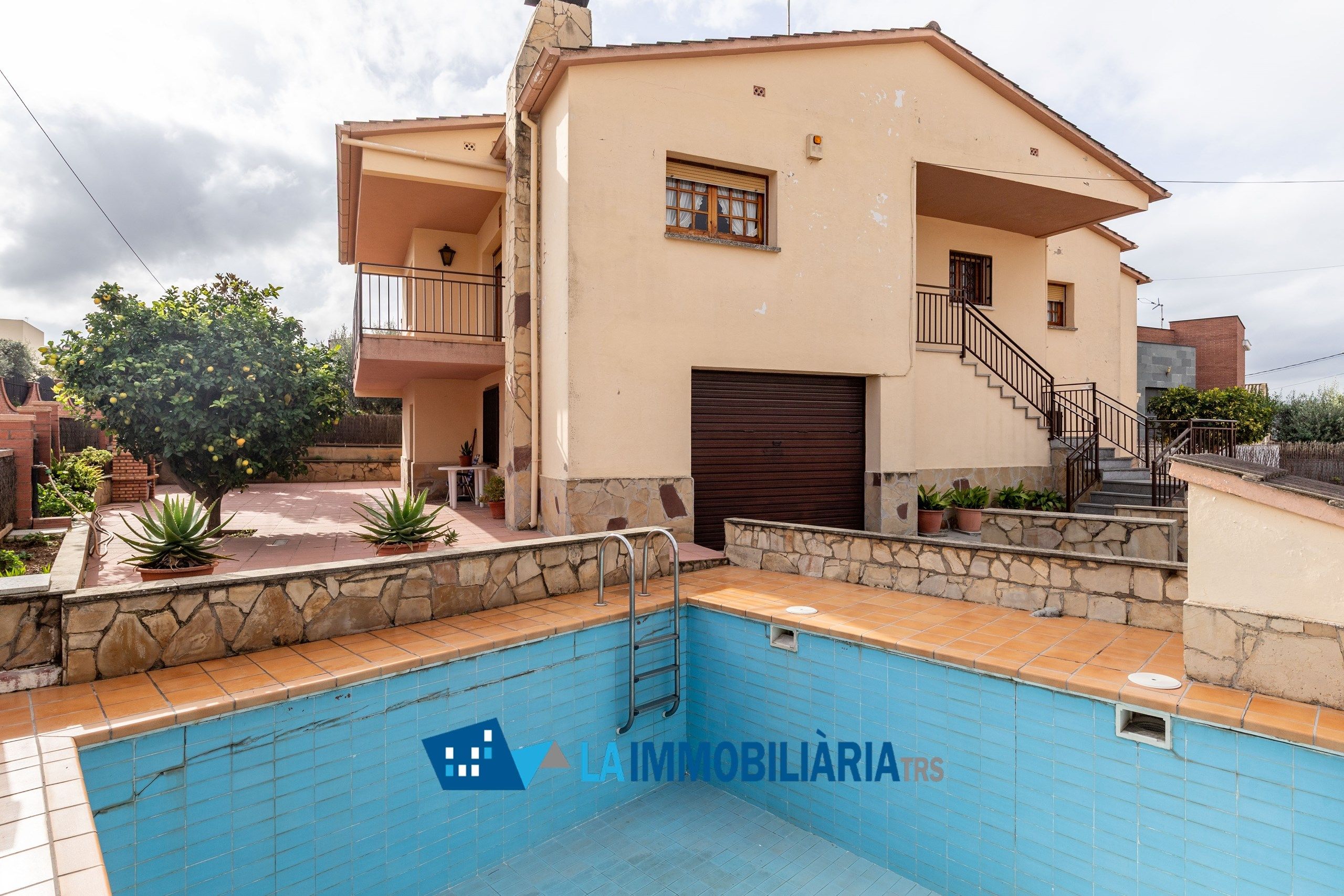 Vista exterior de Casa o xalet en venda en Terrassa amb Aire condicionat, Calefacció i Terrassa