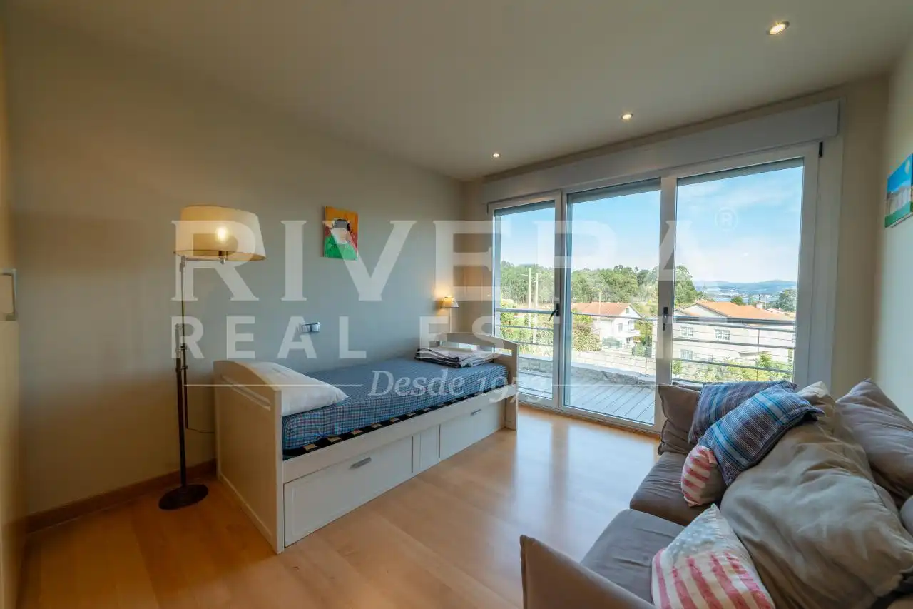 Habitación de Casa o chalet en venta en Poio con Calefacción, Jardín privado y Terraza