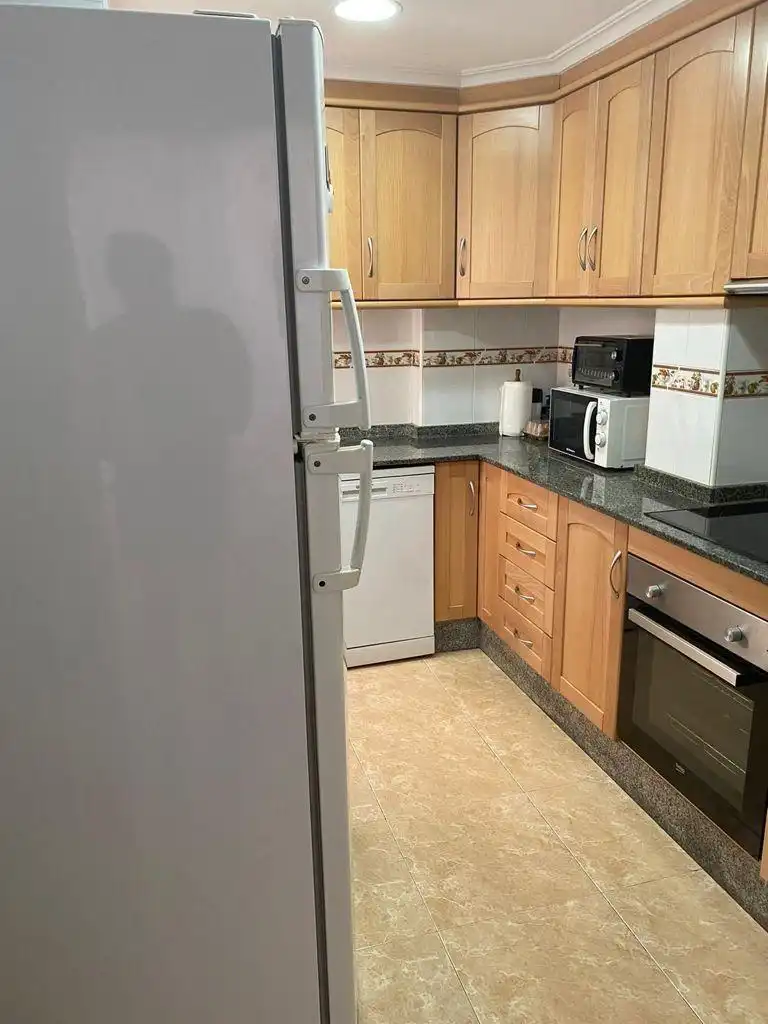 Cuina de Apartament de lloguer en Santa Pola amb Aire condicionat, Terrassa i Moblat