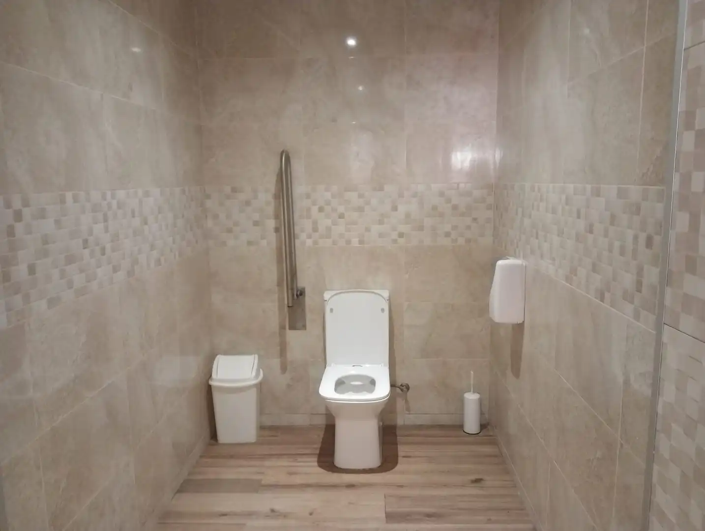 Baño de Local en traspaso en Vila-real con Amueblado