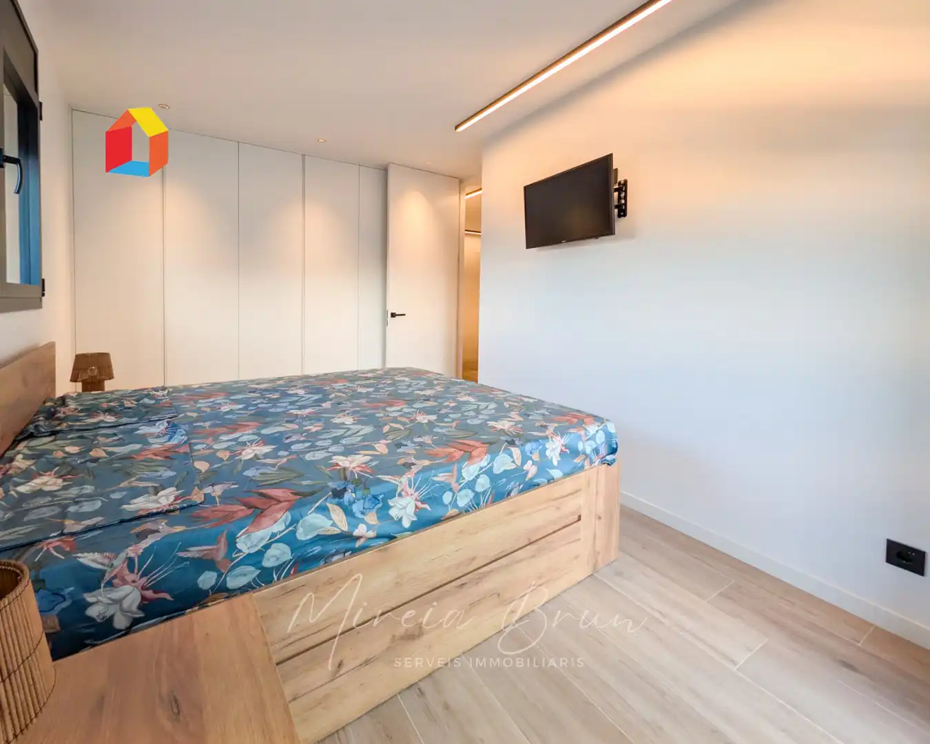 Schlafzimmer von Dachboden zur Miete in Tona mit Heizung