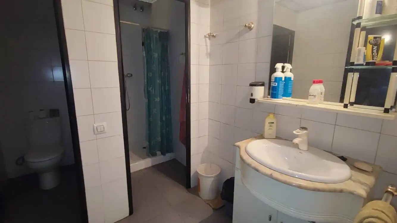 Badezimmer von Fabrikhallen zum Verkauf in Sabadell