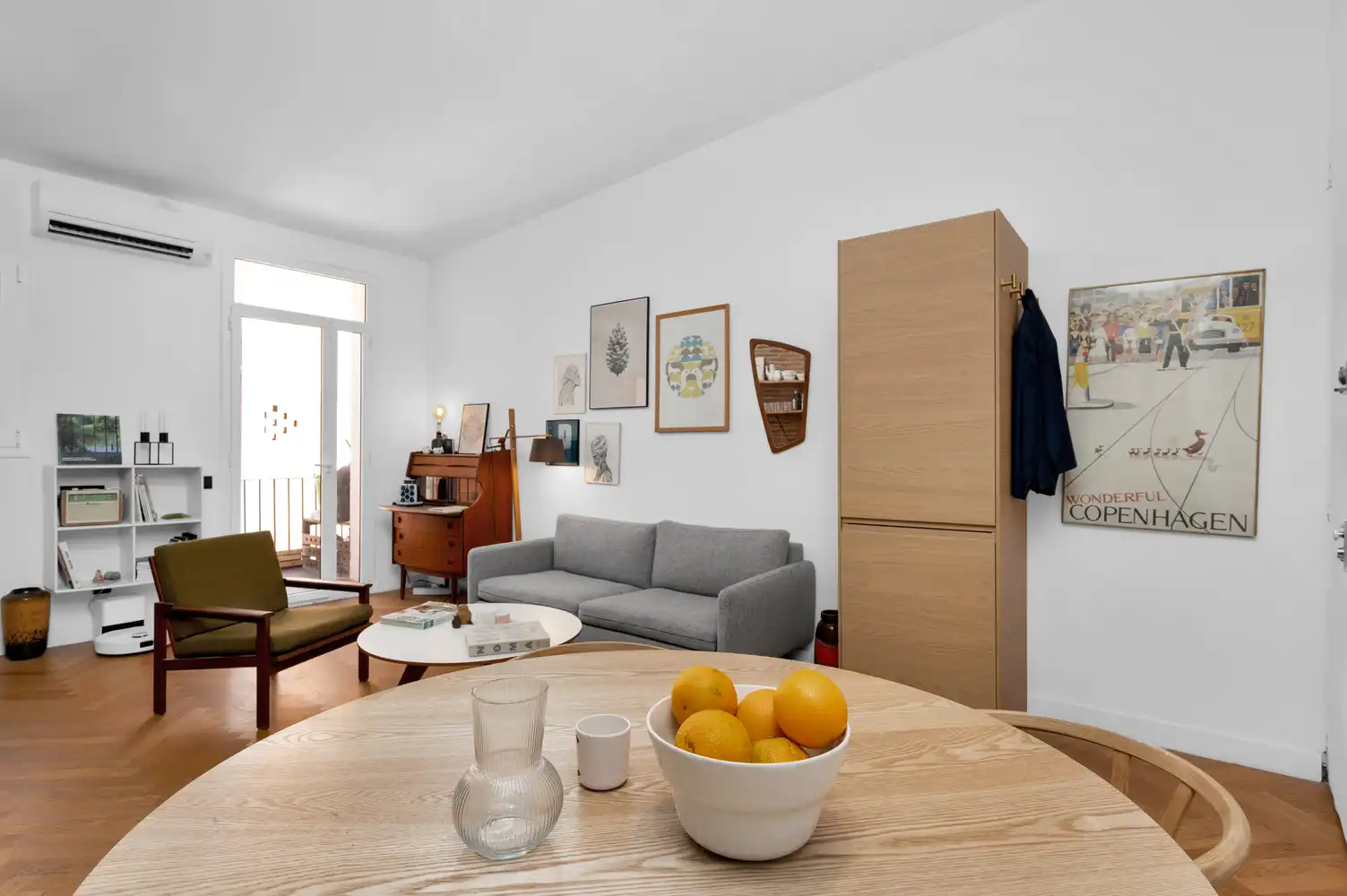 Sala d'estar de Àtic en venda en Barcelona amb Aire condicionat, Parquet i Terrassa