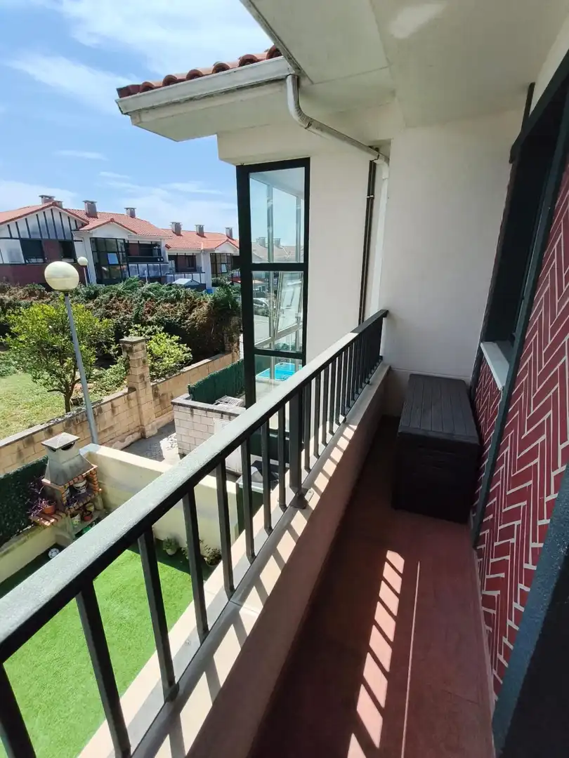 Terraza de Casa o chalet de alquiler en Miengo con Jardín privado, Terraza y Piscina comunitaria