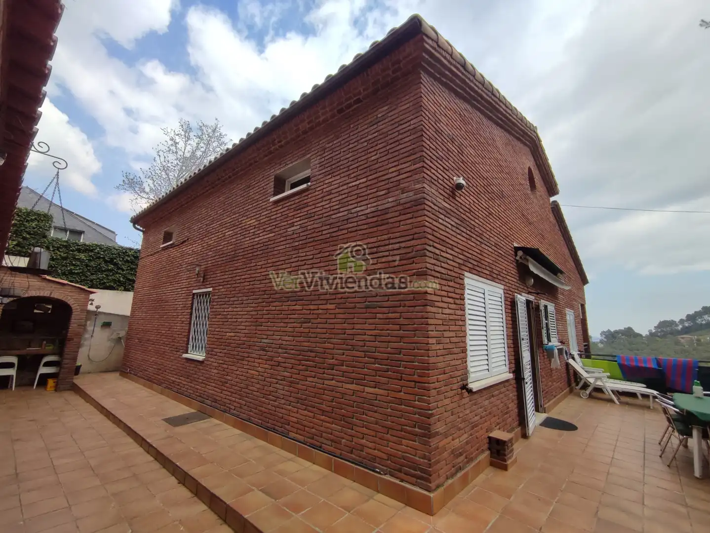 Vista exterior de Casa o xalet en venda en Cervelló amb Calefacció, Jardí privat i Terrassa