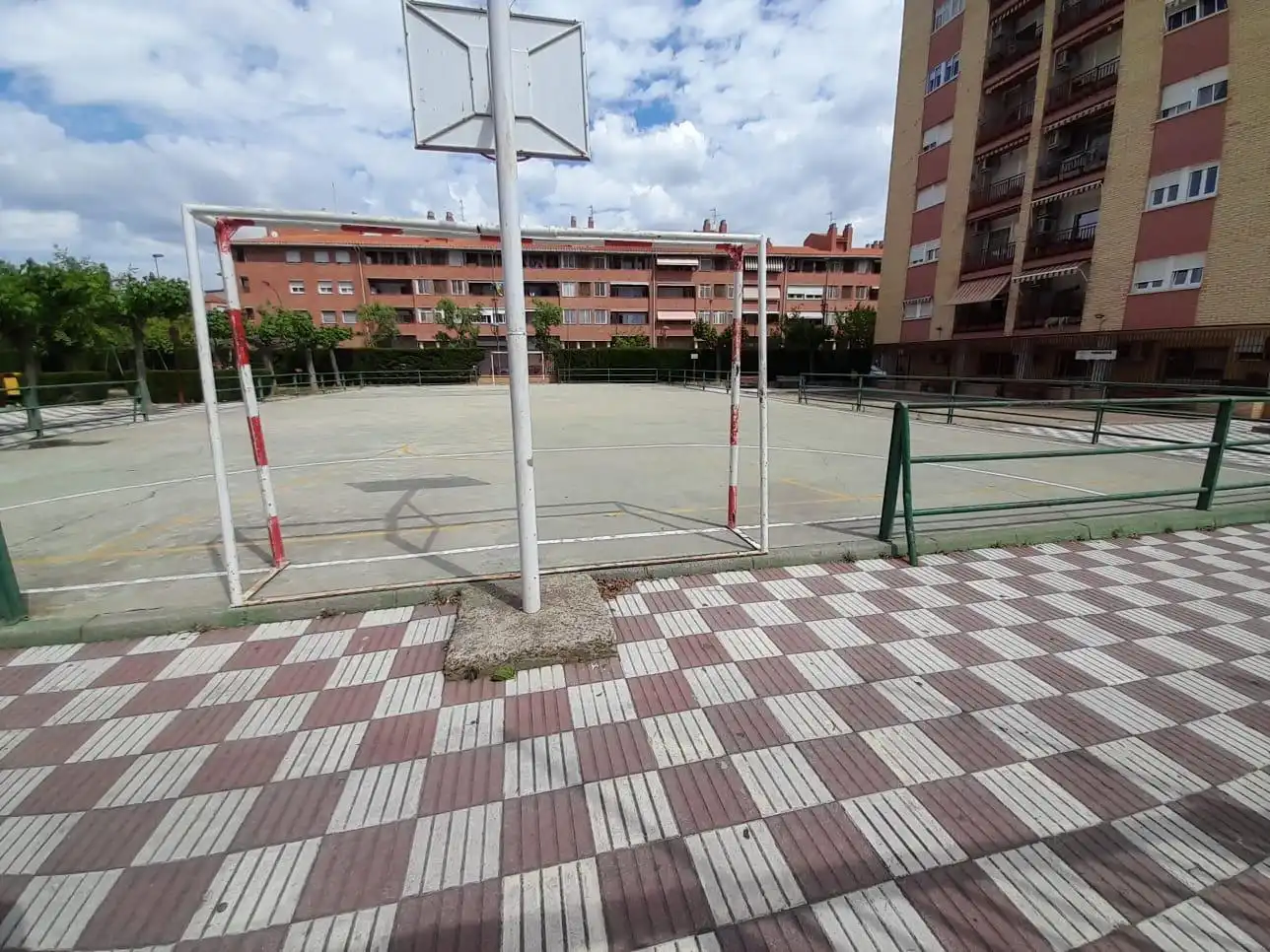 Aparcament de Pis en venda en Tarragona amb Calefacció, Jardí privat i Terrassa