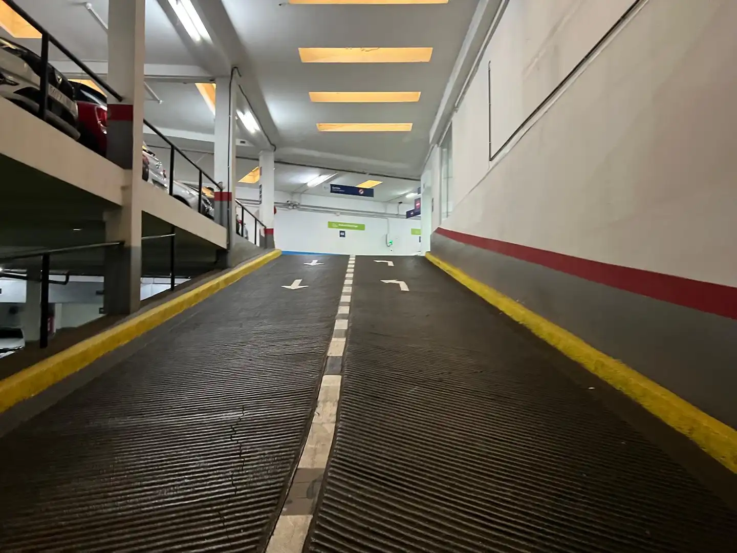 Aparcamiento con ascensor en alquiler en Carrer del Poeta Cabanyes 4, imagen 4