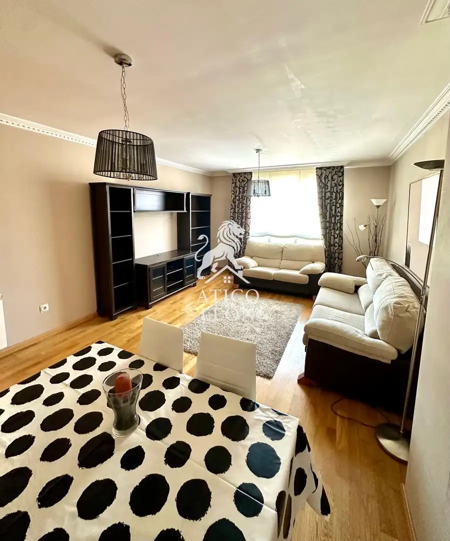 Sala de estar de Piso en venta en León Capital  con Calefacción, Terraza y Trastero