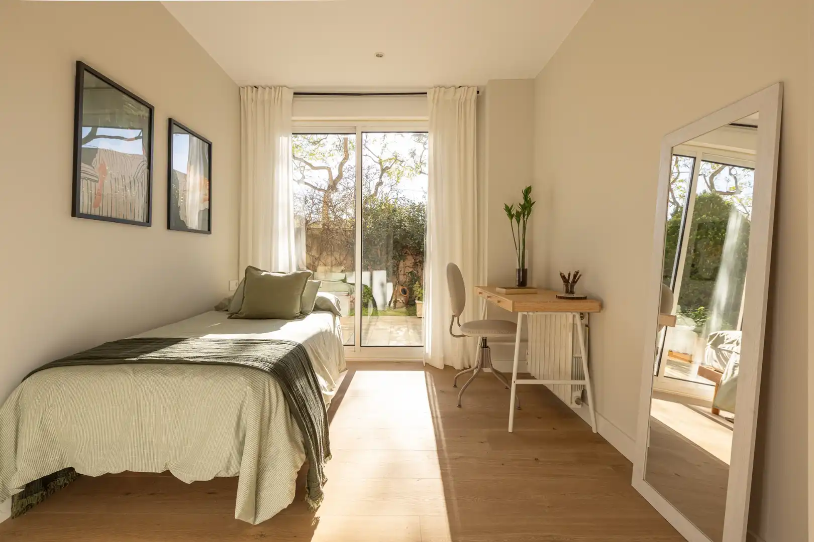 Schlafzimmer von Wohnung zum Verkauf in Badalona mit Klimaanlage, Heizung und Privatgarten