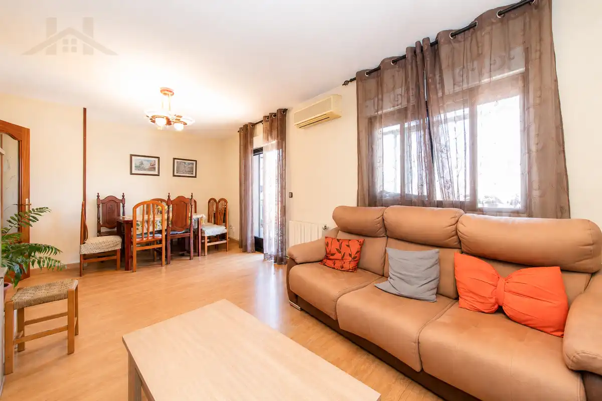 Wohnzimmer von Wohnung zum Verkauf in San Sebastián de los Reyes mit Klimaanlage, Heizung und Terrasse