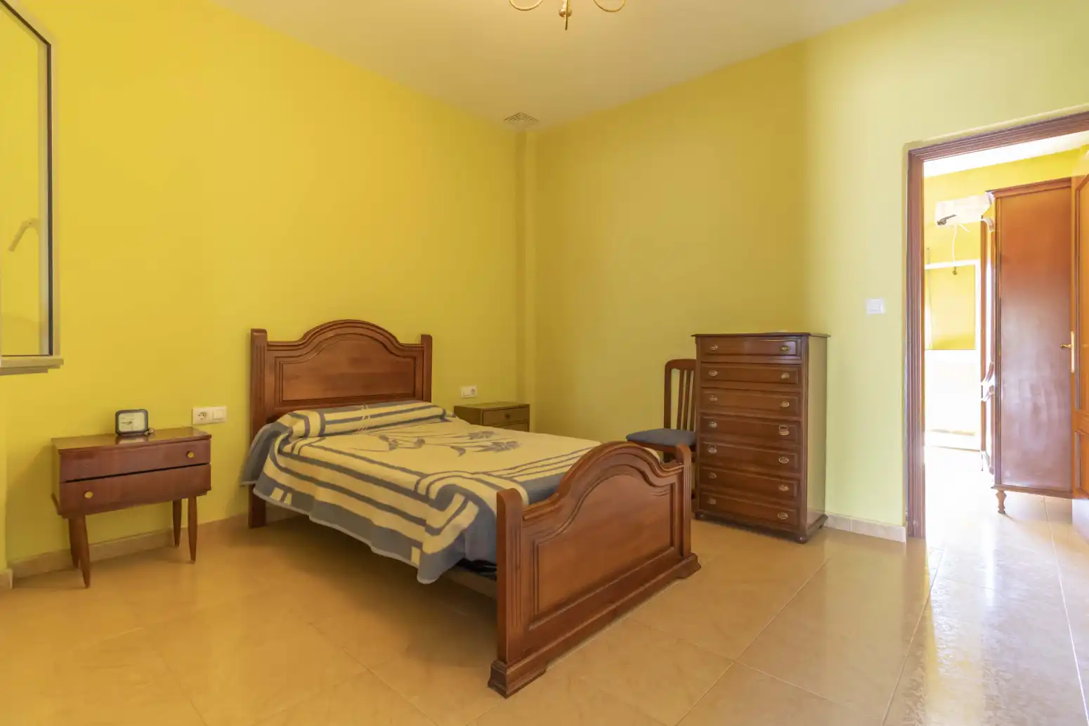 Habitación de Casa adosada en venta en Sevilla con Aire acondicionado