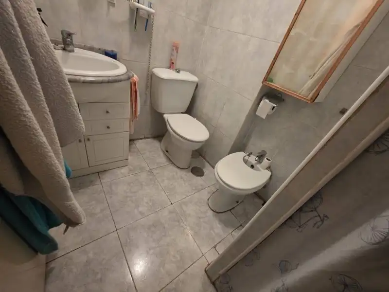Badezimmer von Wohnung zum Verkauf in Plasencia mit Privatgarten und Balkon