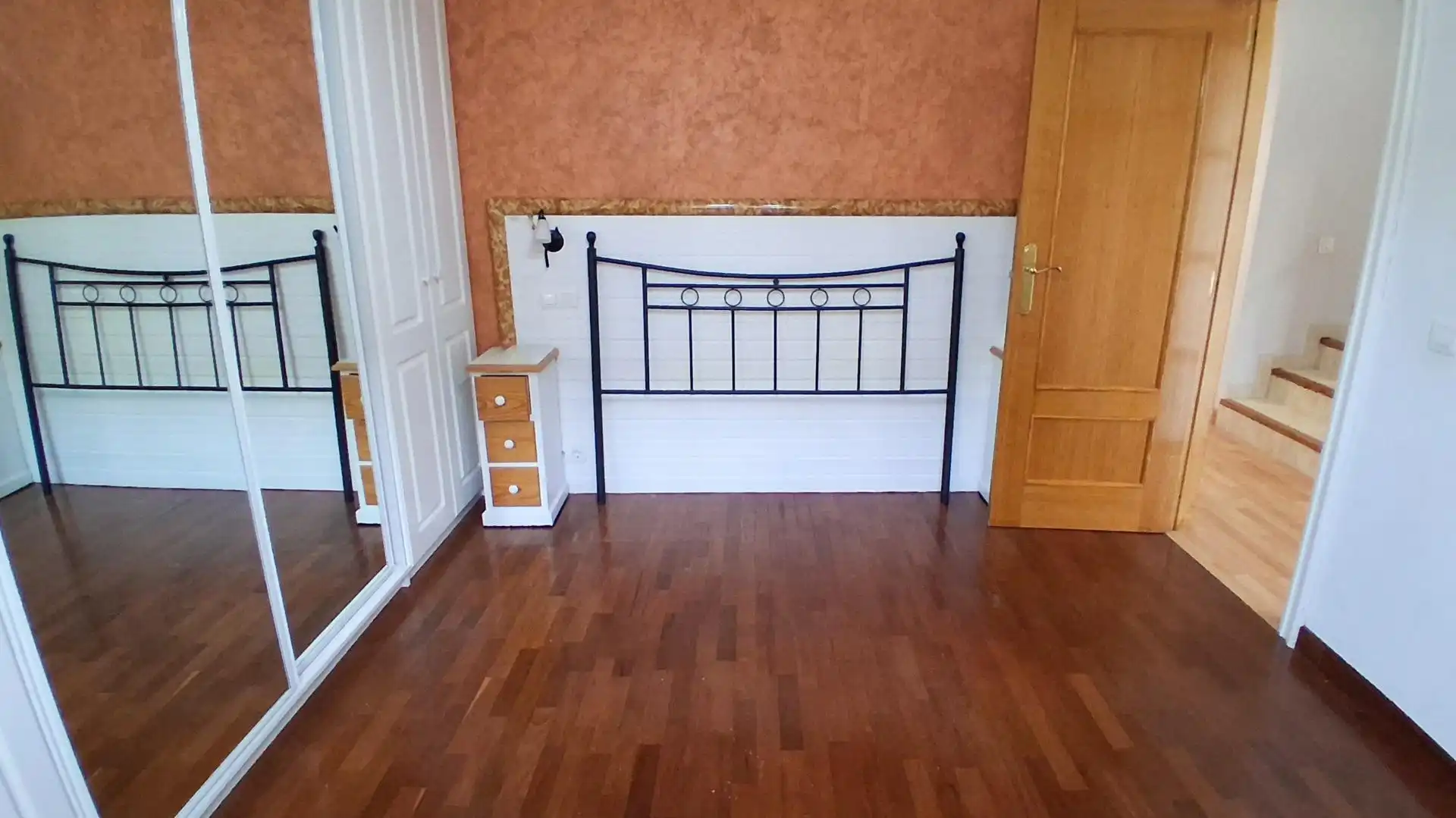 Schlafzimmer von Einfamilien-Reihenhaus zum Verkauf in Cabrerizos mit Heizung, Abstellraum und Schwimmbad