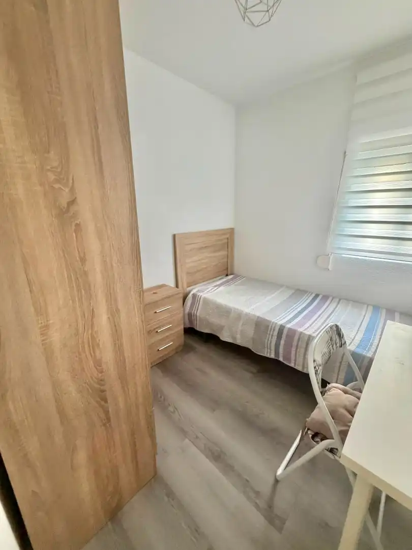Dormitori de Pis en venda en Jaén amb Aire condicionat, Moblat i Balcó